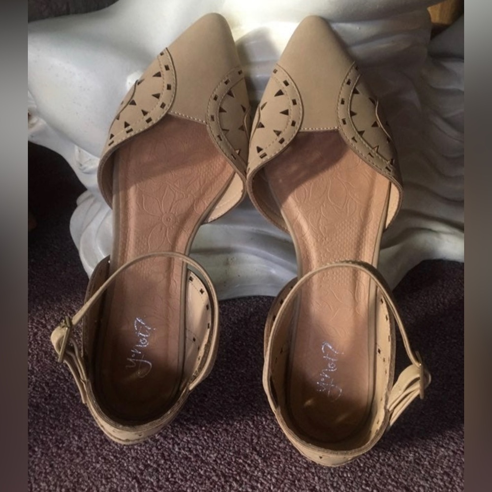 Tan pointy to flats